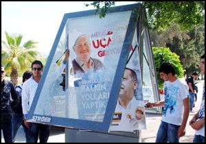 Erdoğan’ın posterleri yırtıldı